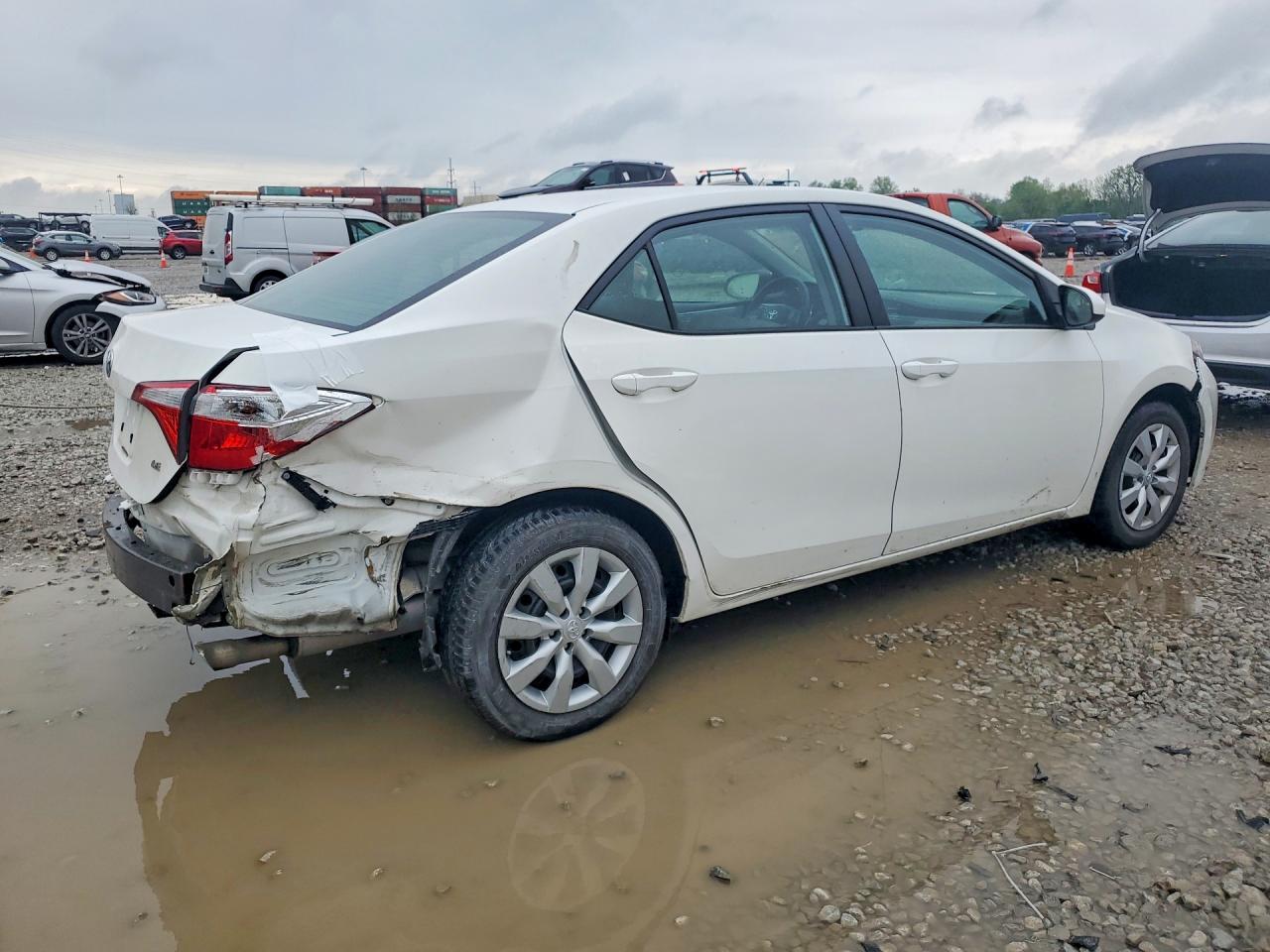 2016 TOYOTA COROLLA LE photo 2