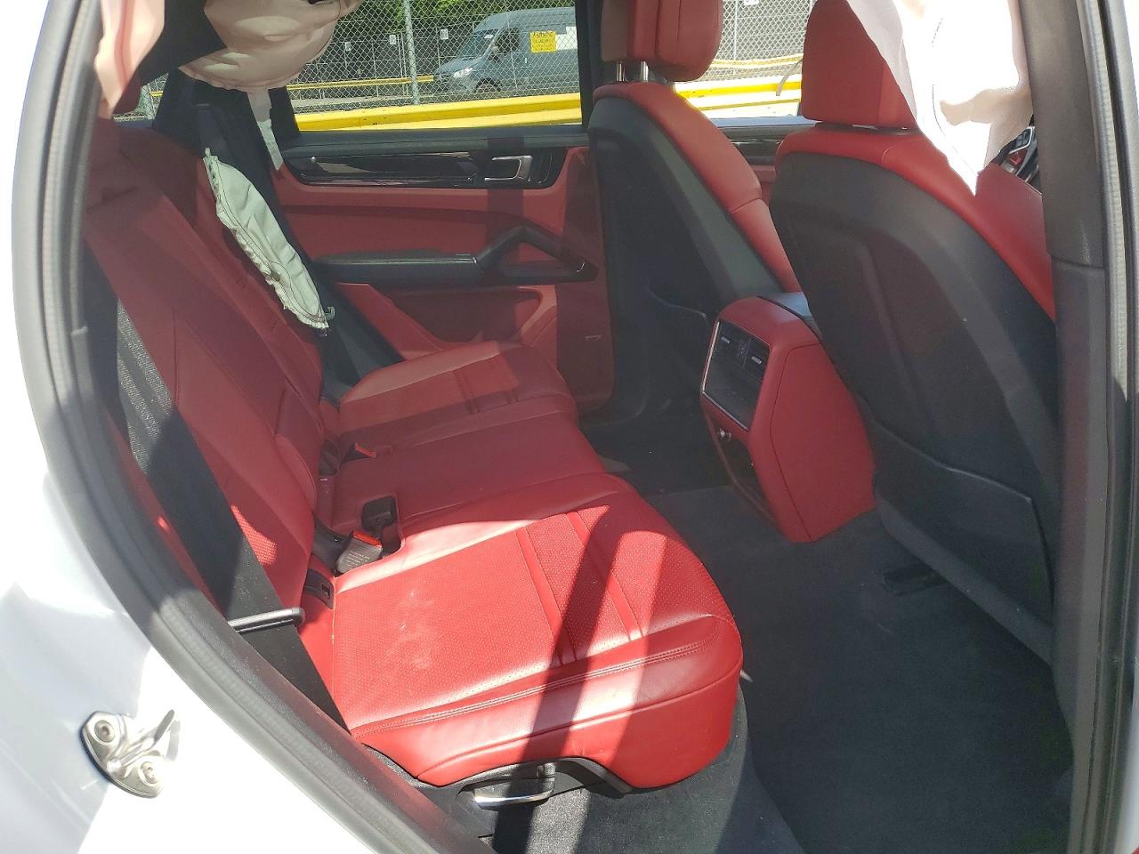 2021 PORSCHE CAYENNE photo 31