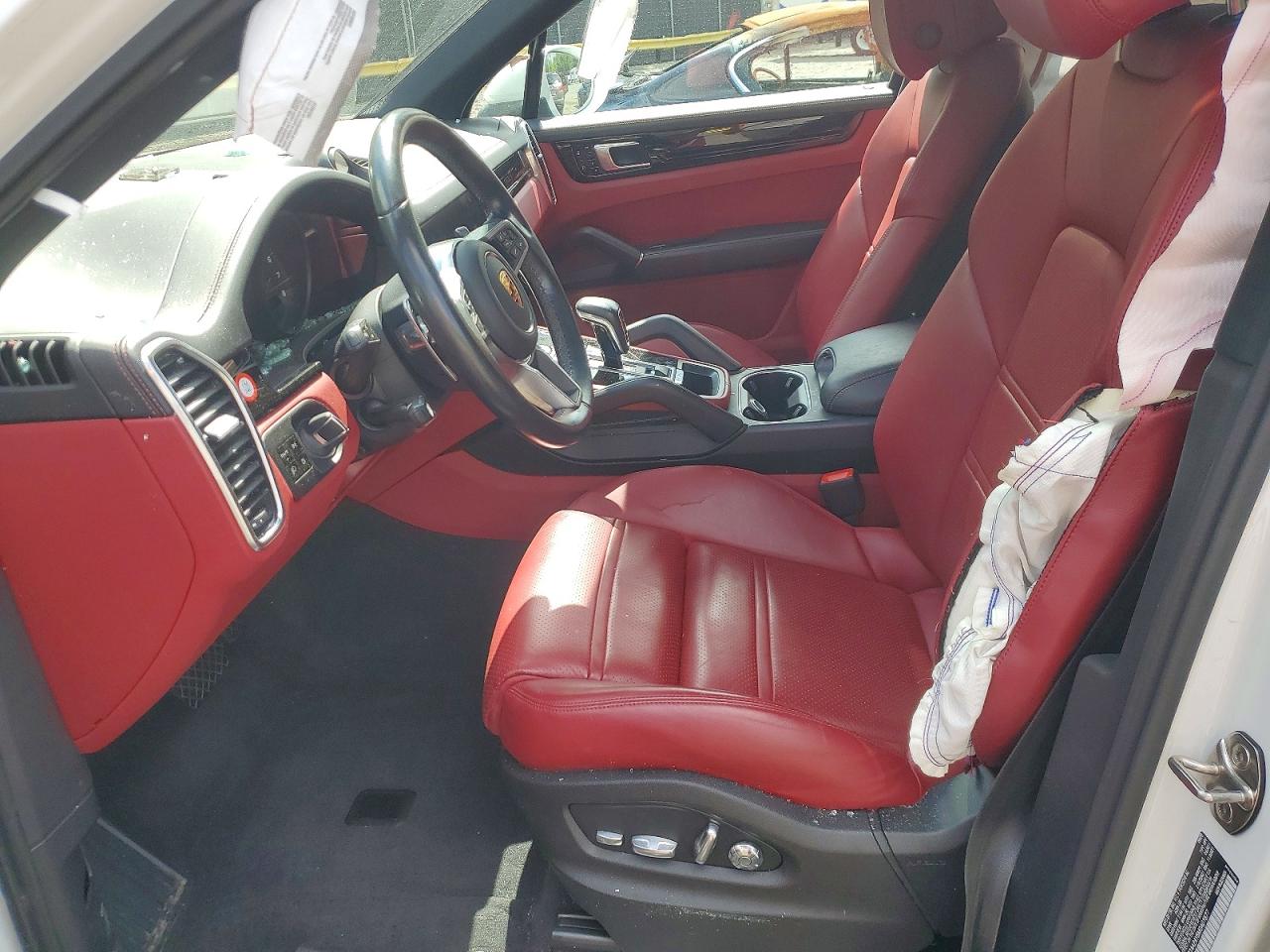 2021 PORSCHE CAYENNE photo 19