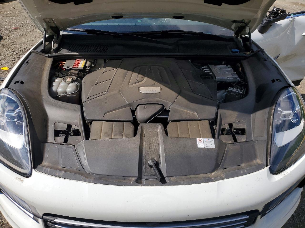 2021 PORSCHE CAYENNE photo 34
