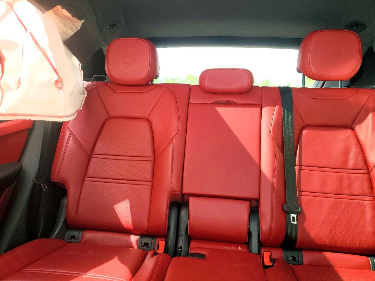 2021 PORSCHE CAYENNE photo 28