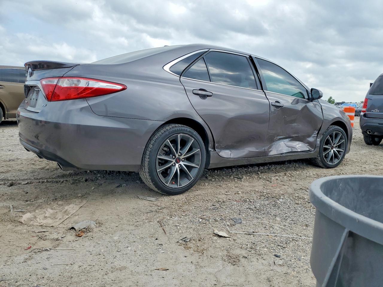 2016 TOYOTA CAMRY XSE V6 photo 5