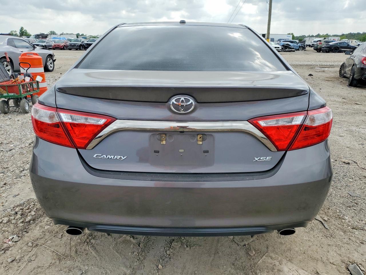 2016 TOYOTA CAMRY XSE V6 photo 11