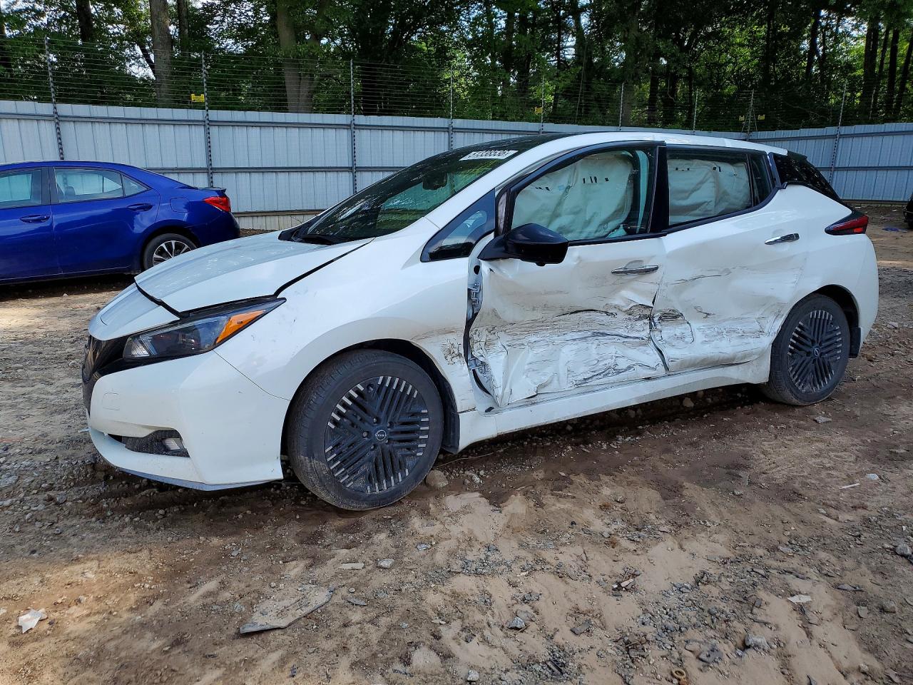 2023 NISSAN LEAF