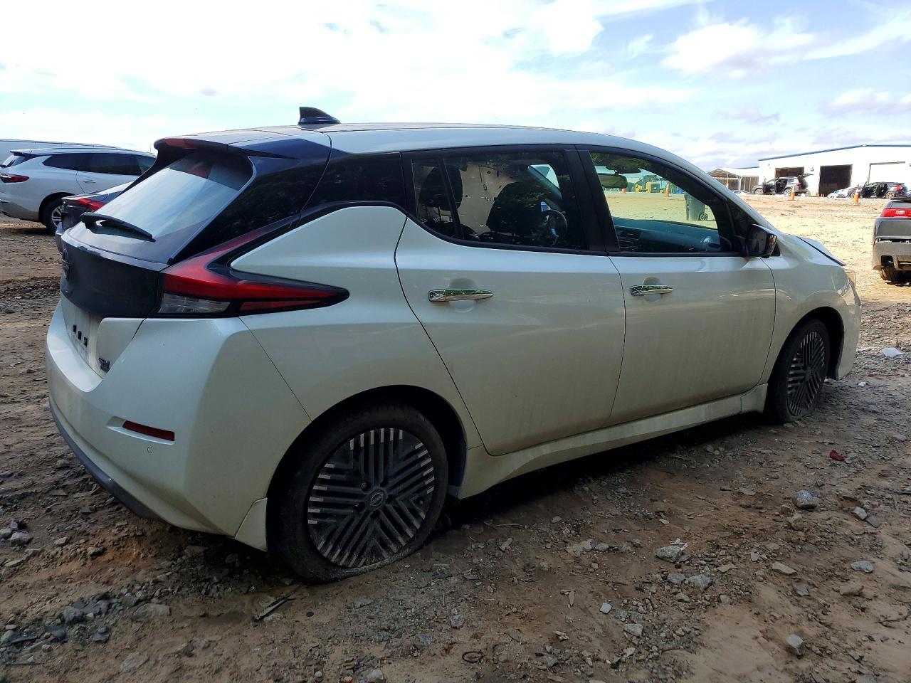 2023 NISSAN LEAF SV PLUS photo 5