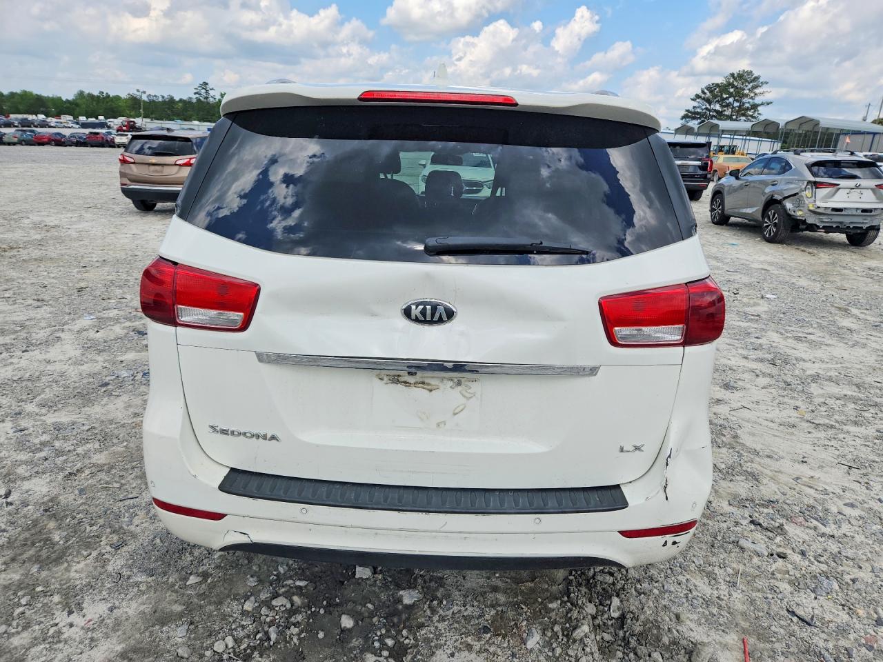2017 KIA SEDONA LX photo 16