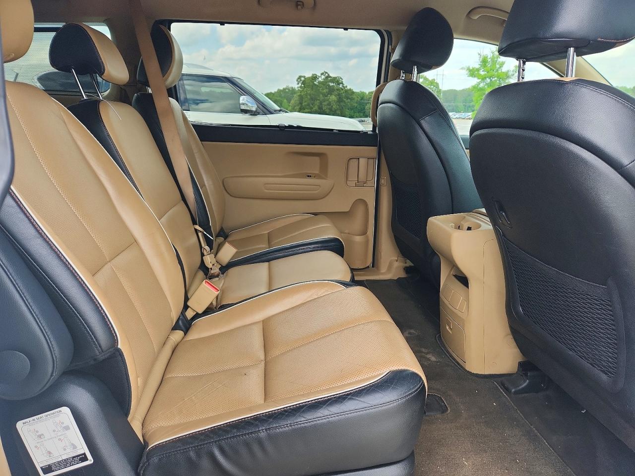 2017 KIA SEDONA LX photo 31