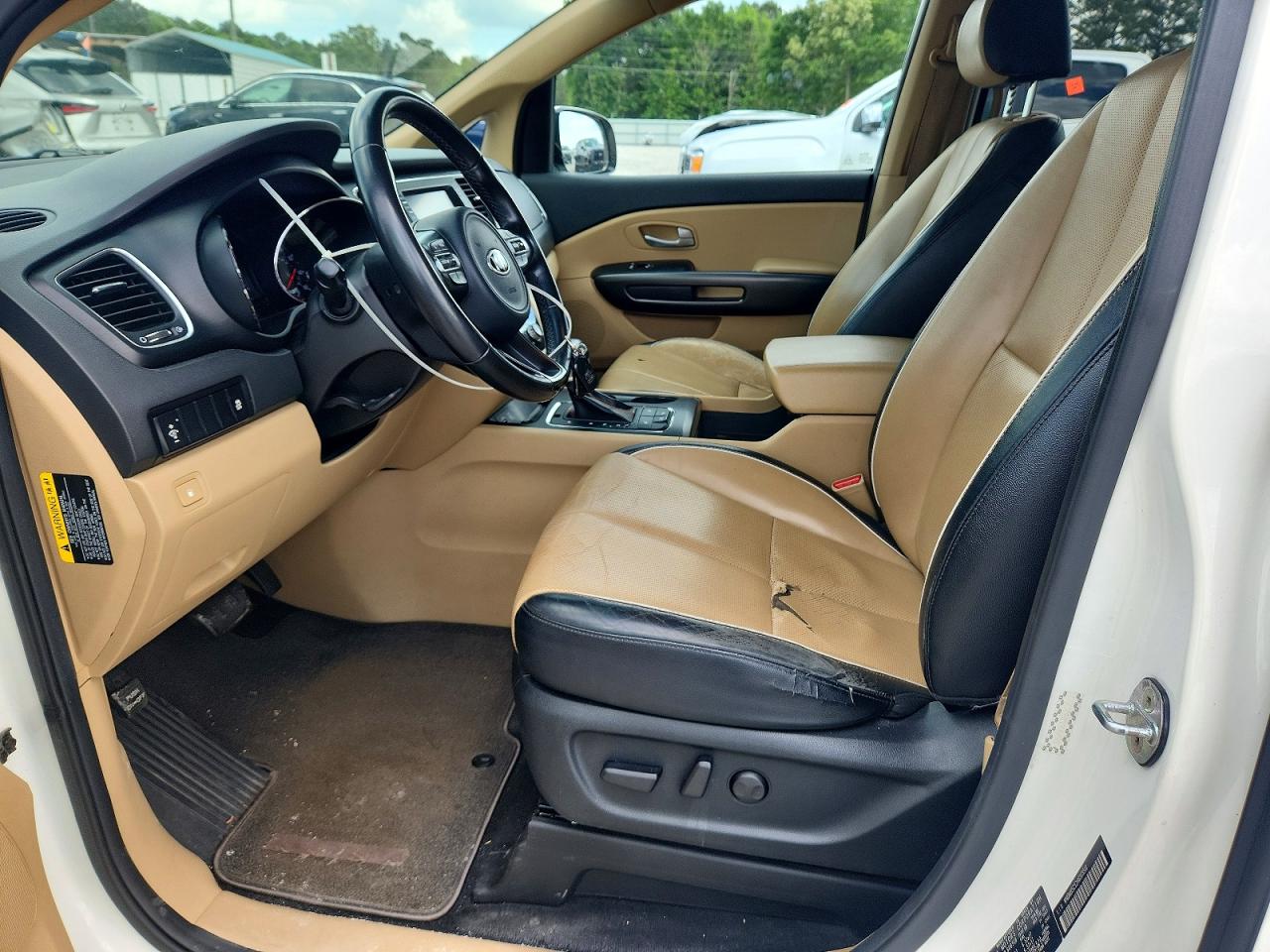 2017 KIA SEDONA LX photo 19