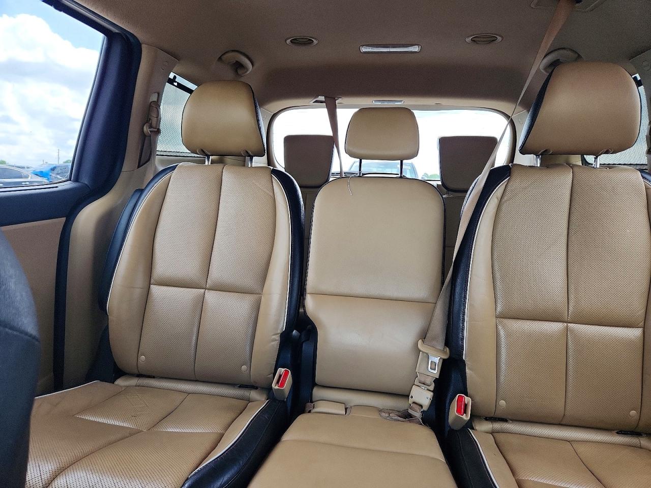 2017 KIA SEDONA LX photo 28