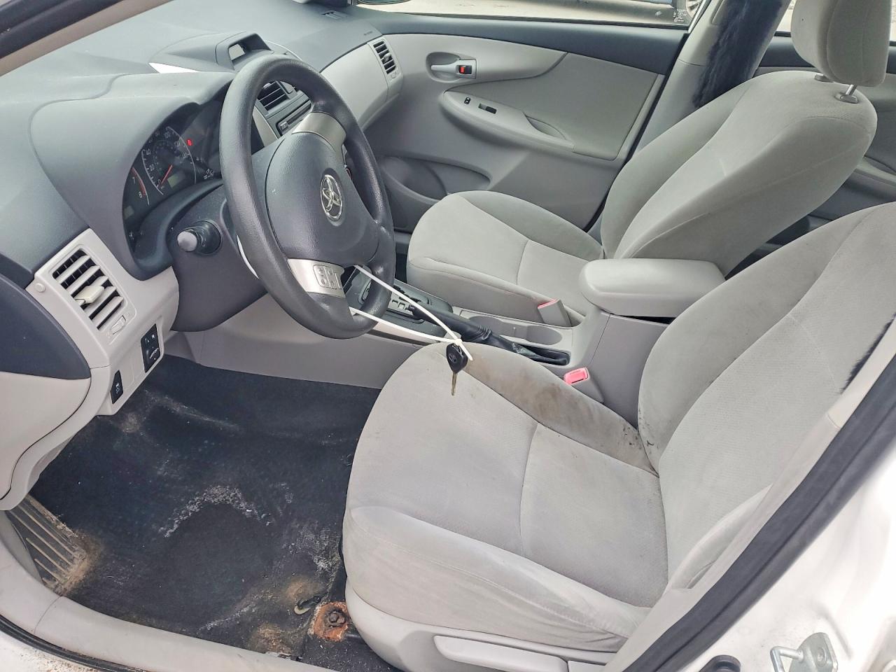 2012 TOYOTA COROLLA L photo 13