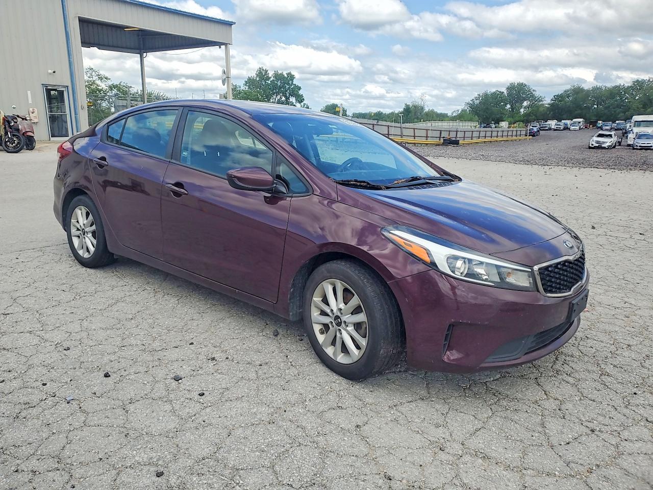 2017 KIA FORTE LX photo 4