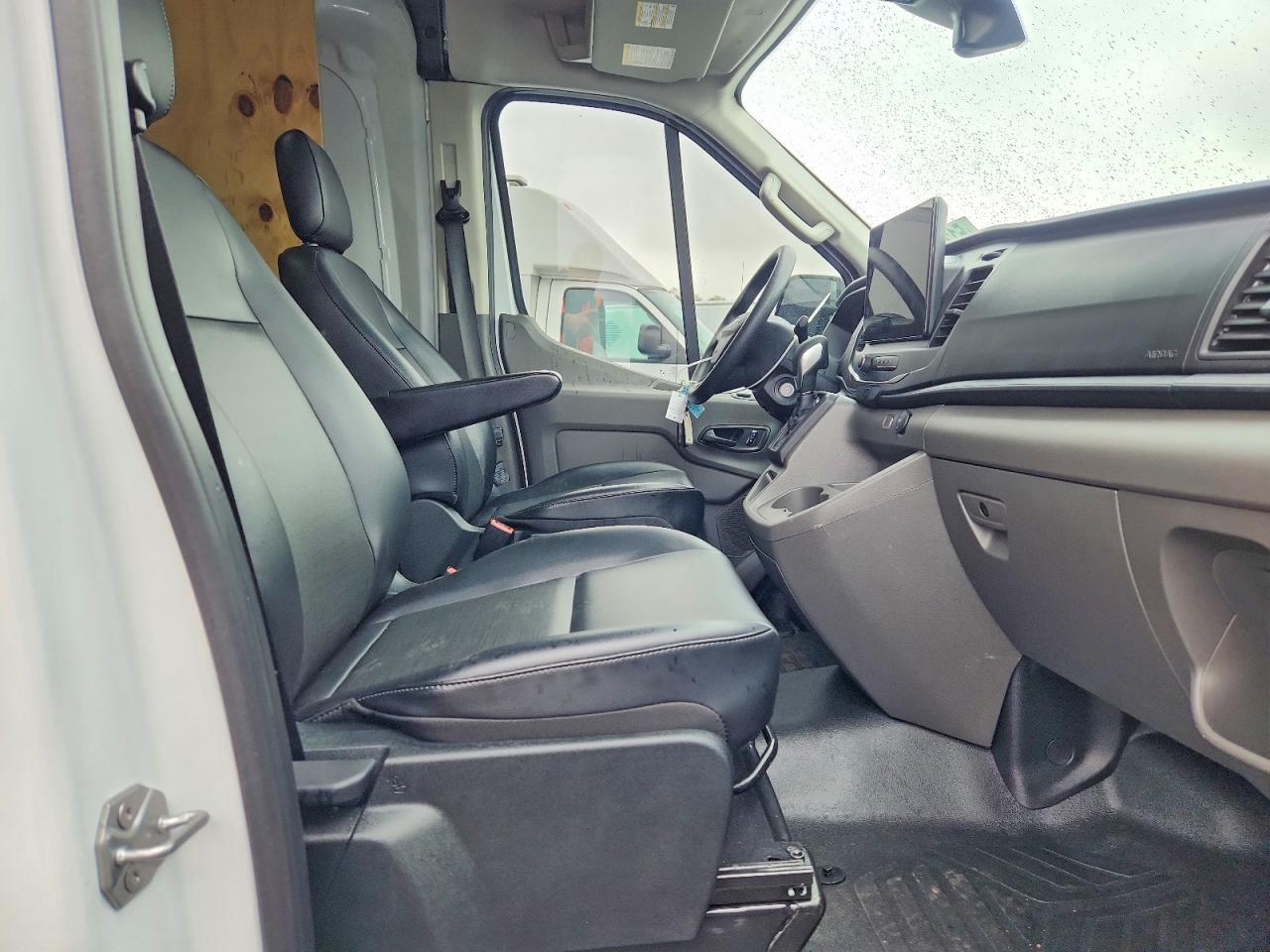 2025 FORD TRANSIT T-250 photo 9