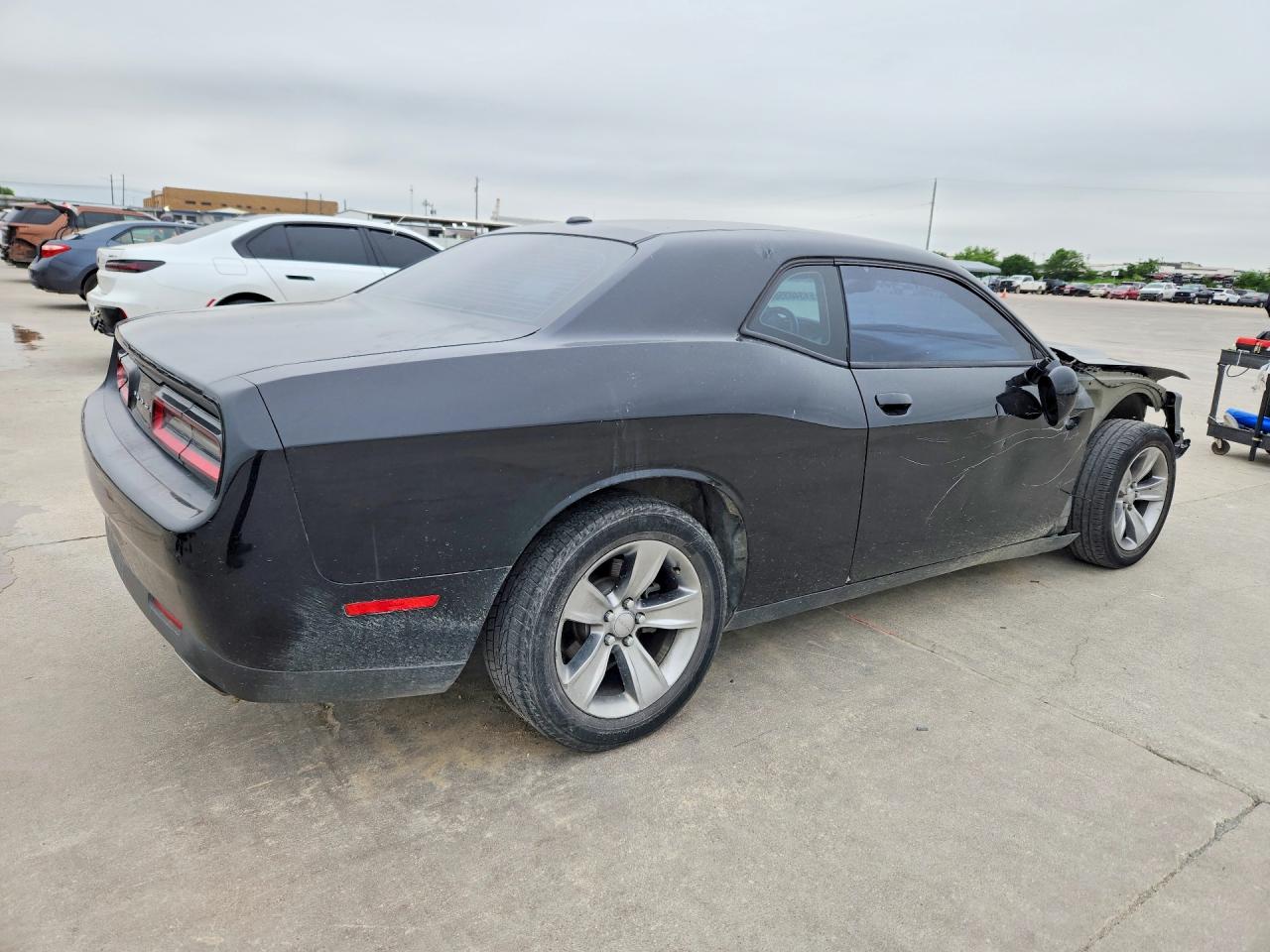 2016 DODGE CHALLENGER SXT photo 5