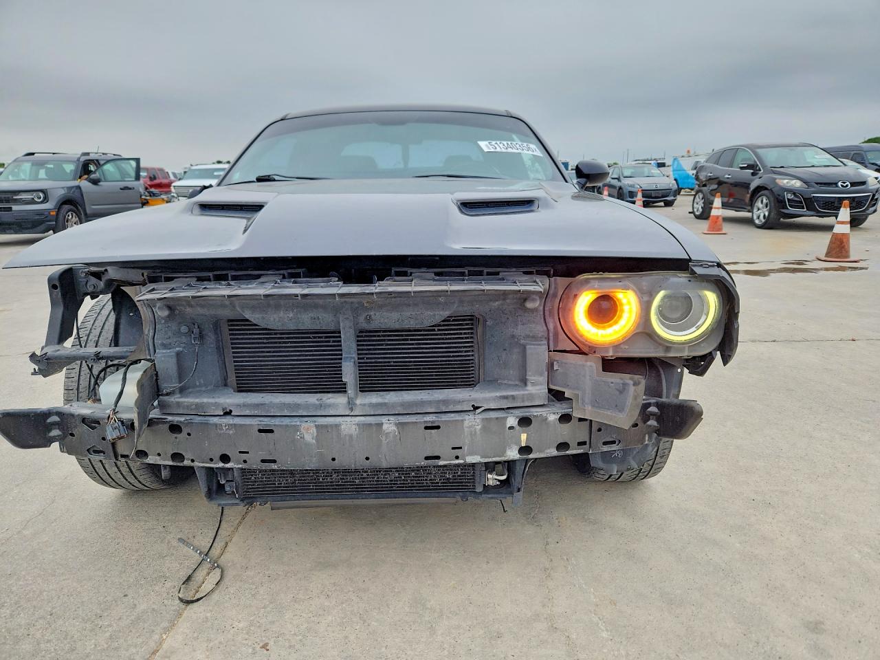 2016 DODGE CHALLENGER SXT photo 9