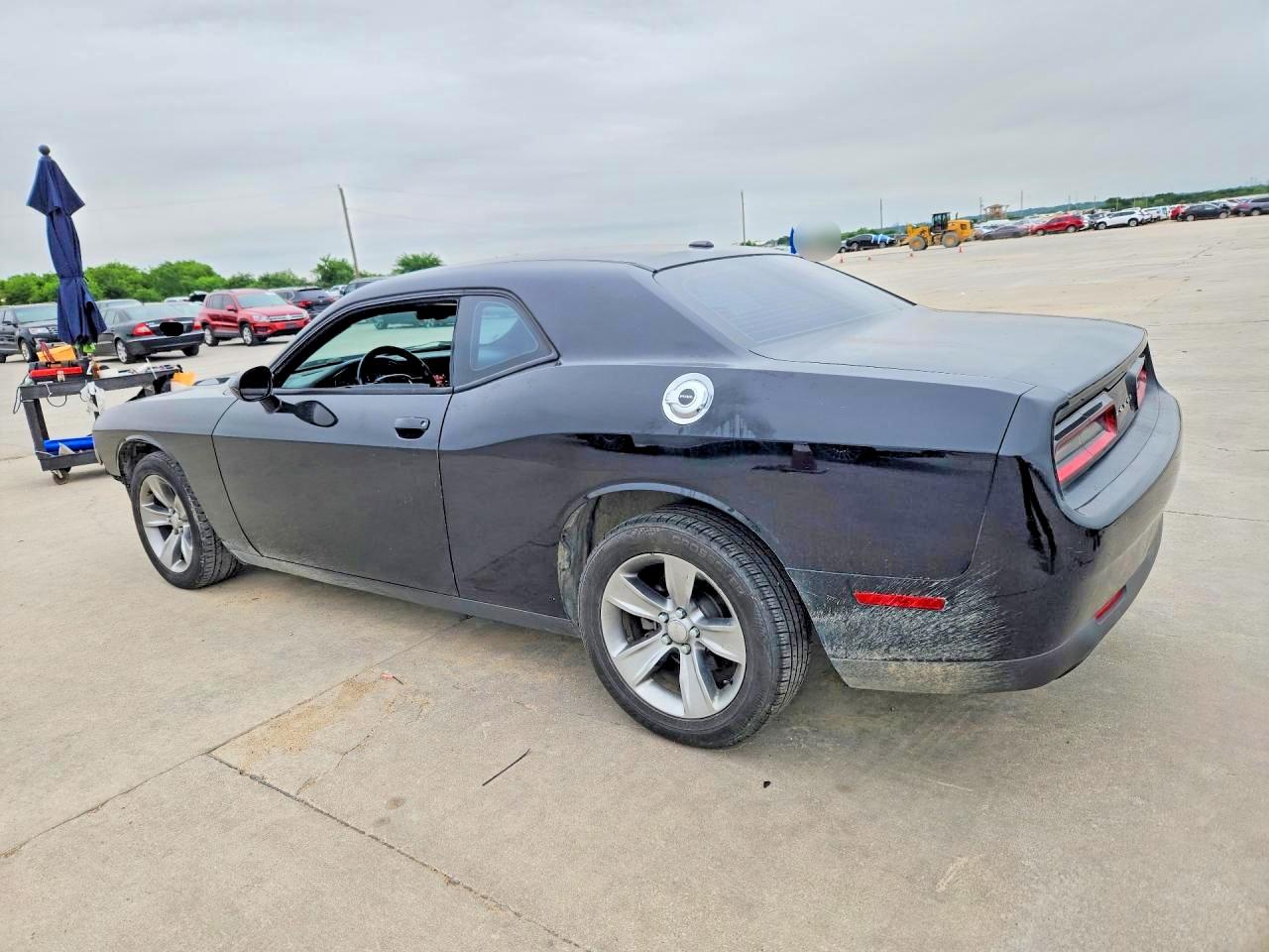 2016 DODGE CHALLENGER SXT photo 3