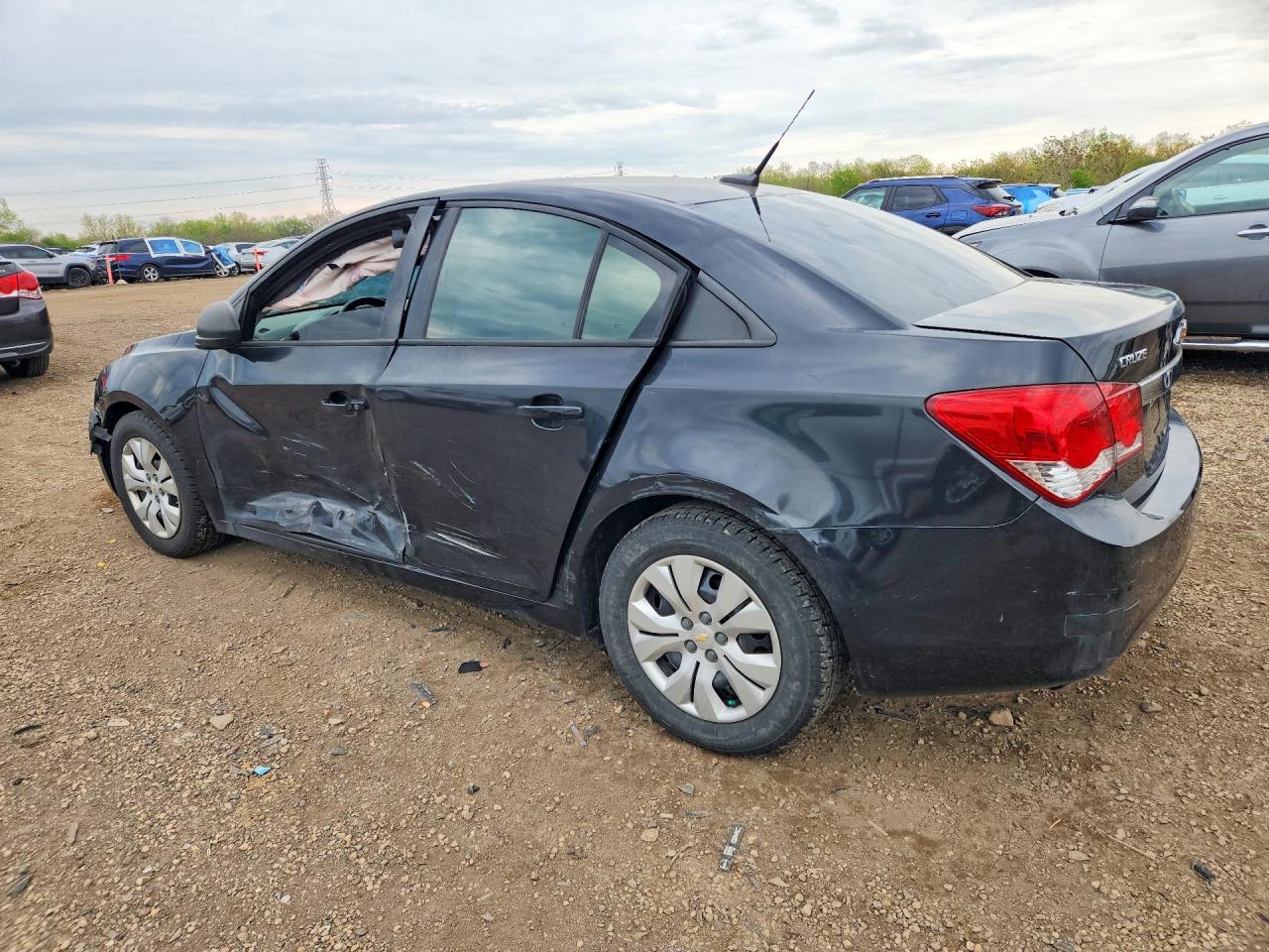 2013 CHEVROLET CRUZE LS photo 4
