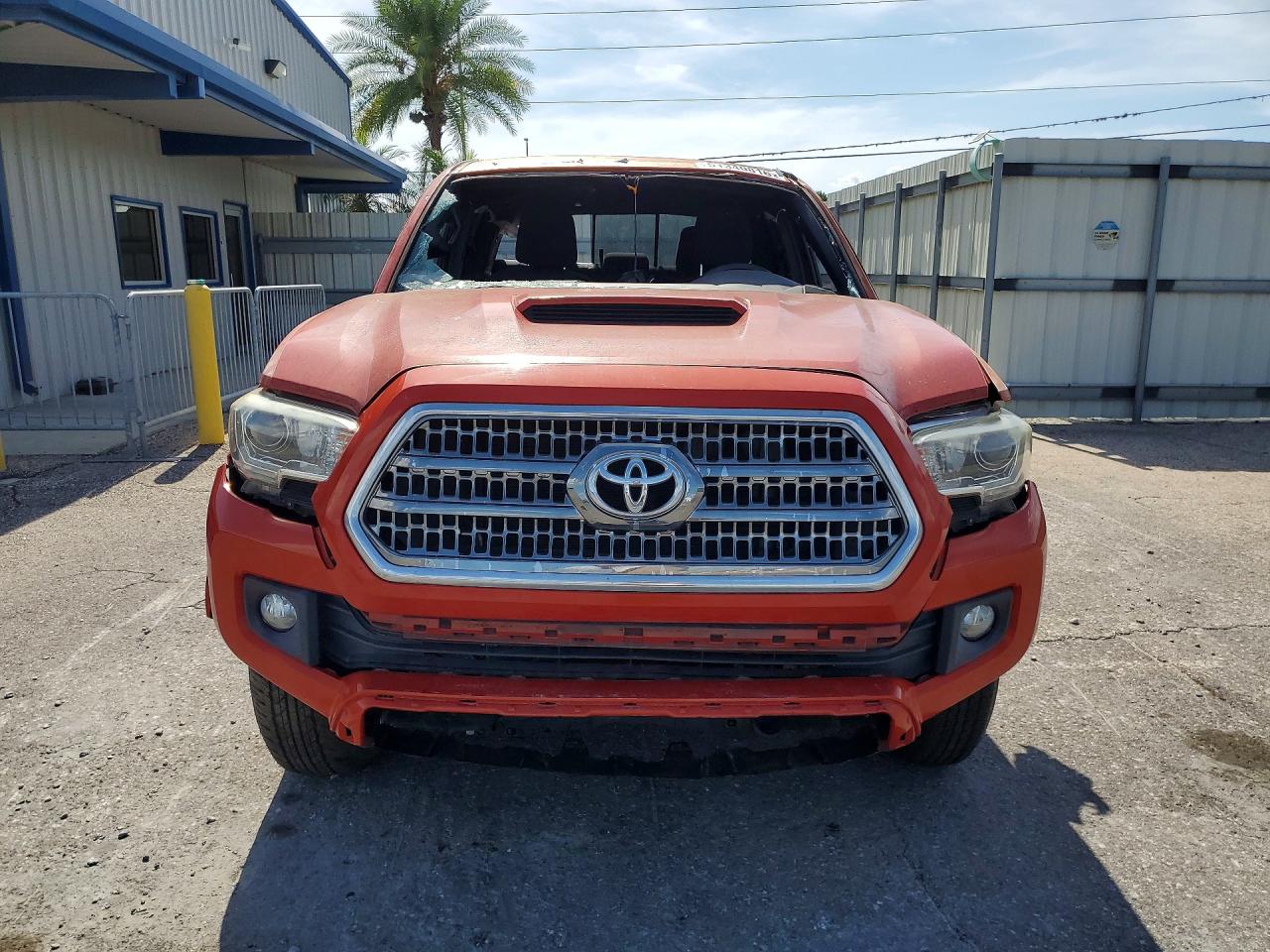 2017 TOYOTA TACOMA TRD SPORT photo 9