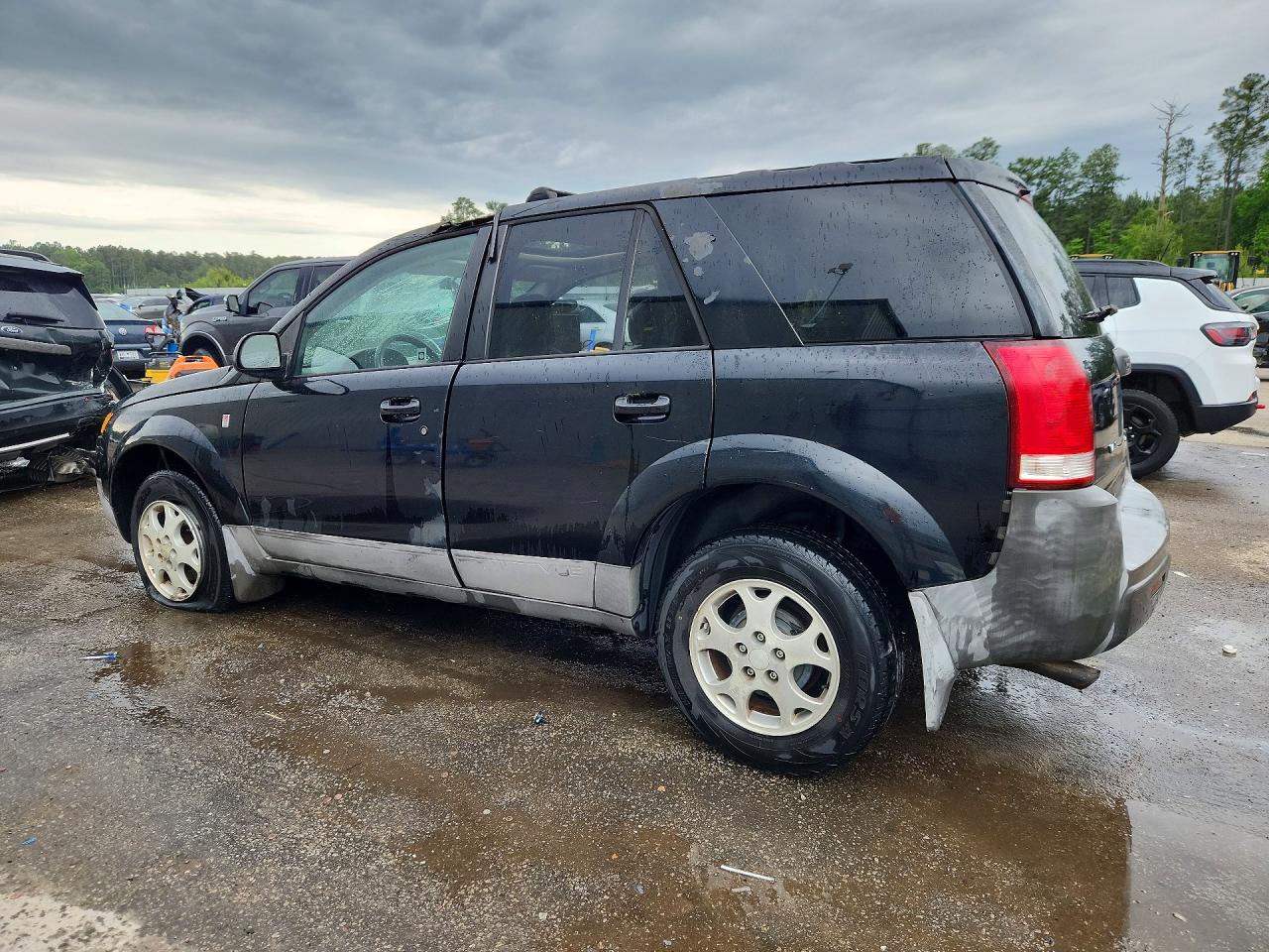 2004 SATURN VUE photo 2