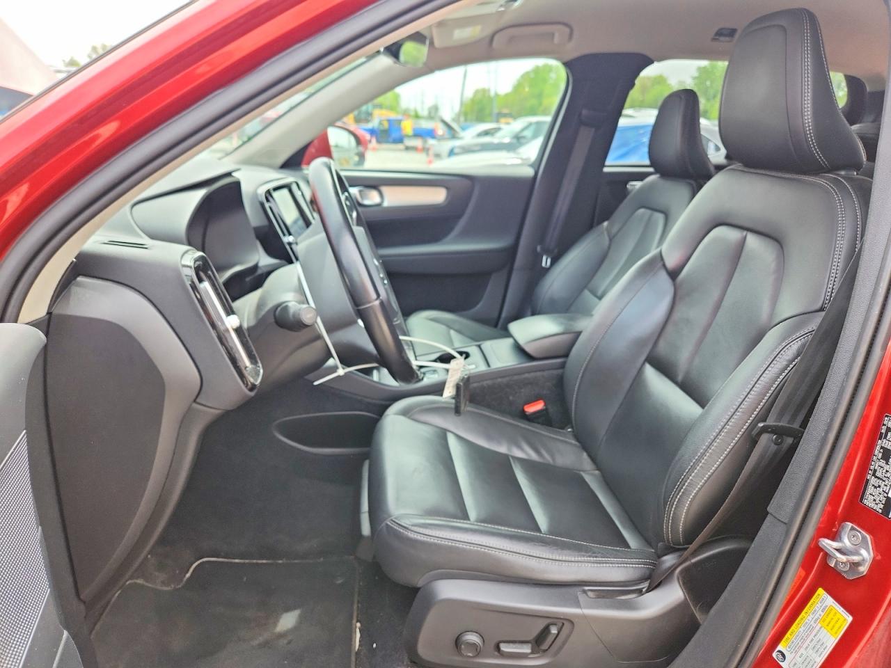 2019 VOLVO XC40 T5 MOMENTUM photo 19