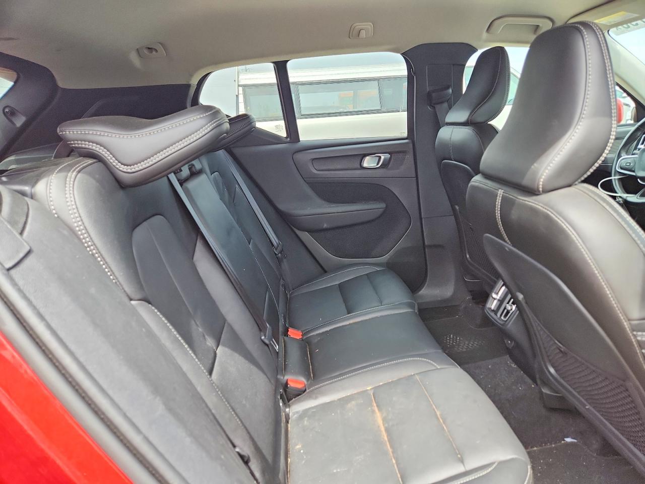 2019 VOLVO XC40 T5 MOMENTUM photo 31