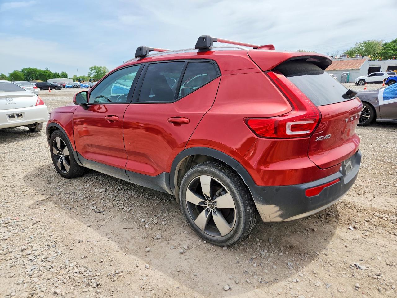 2019 VOLVO XC40 T5 MOMENTUM photo 4