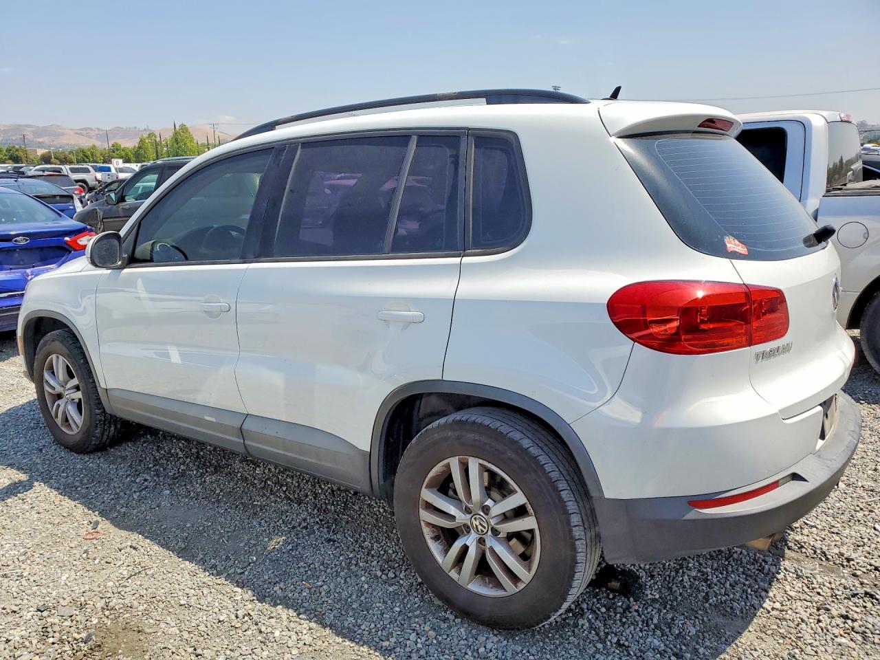 2016 VOLKSWAGEN TIGUAN S photo 3