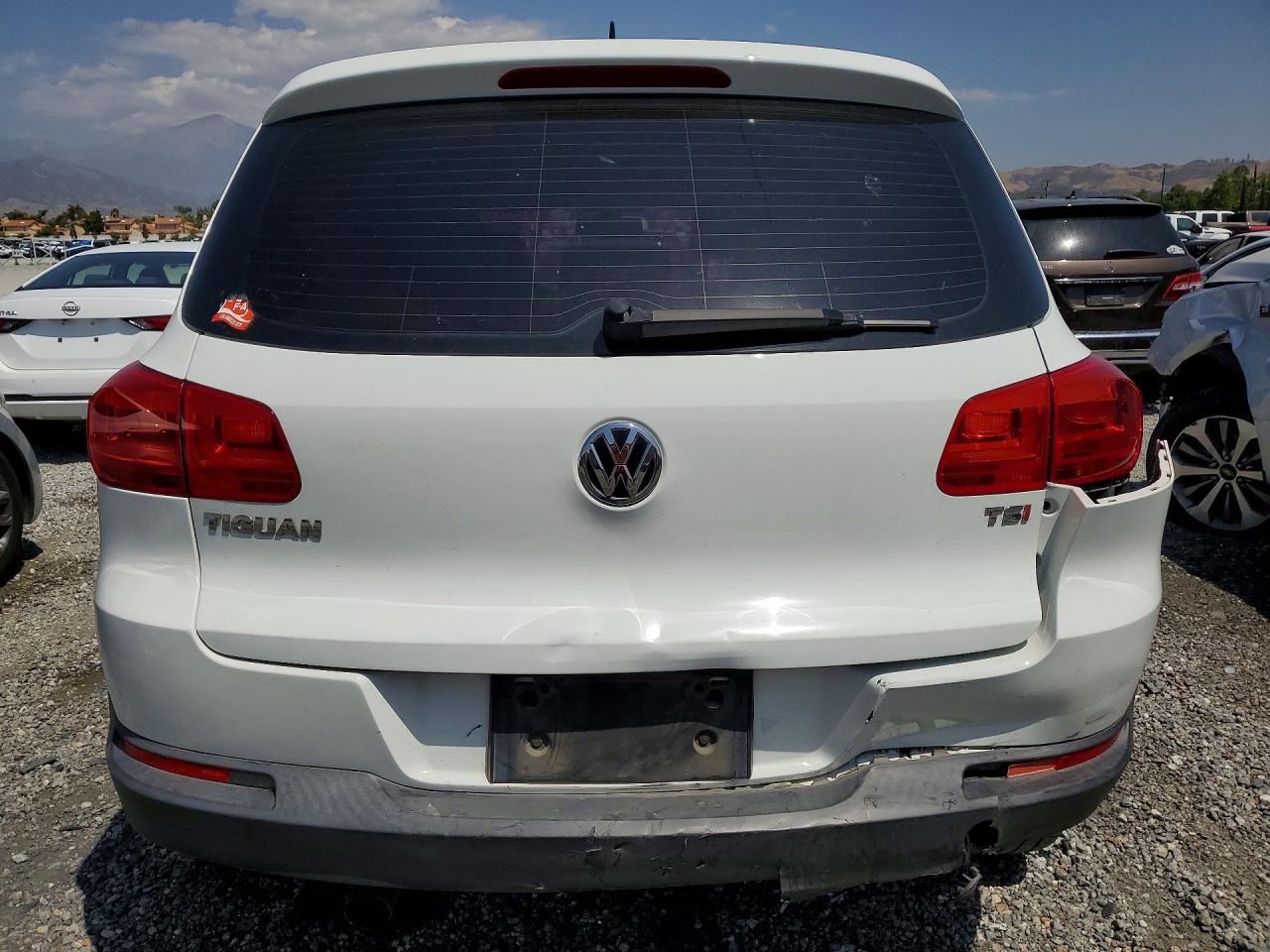 2016 VOLKSWAGEN TIGUAN S photo 11