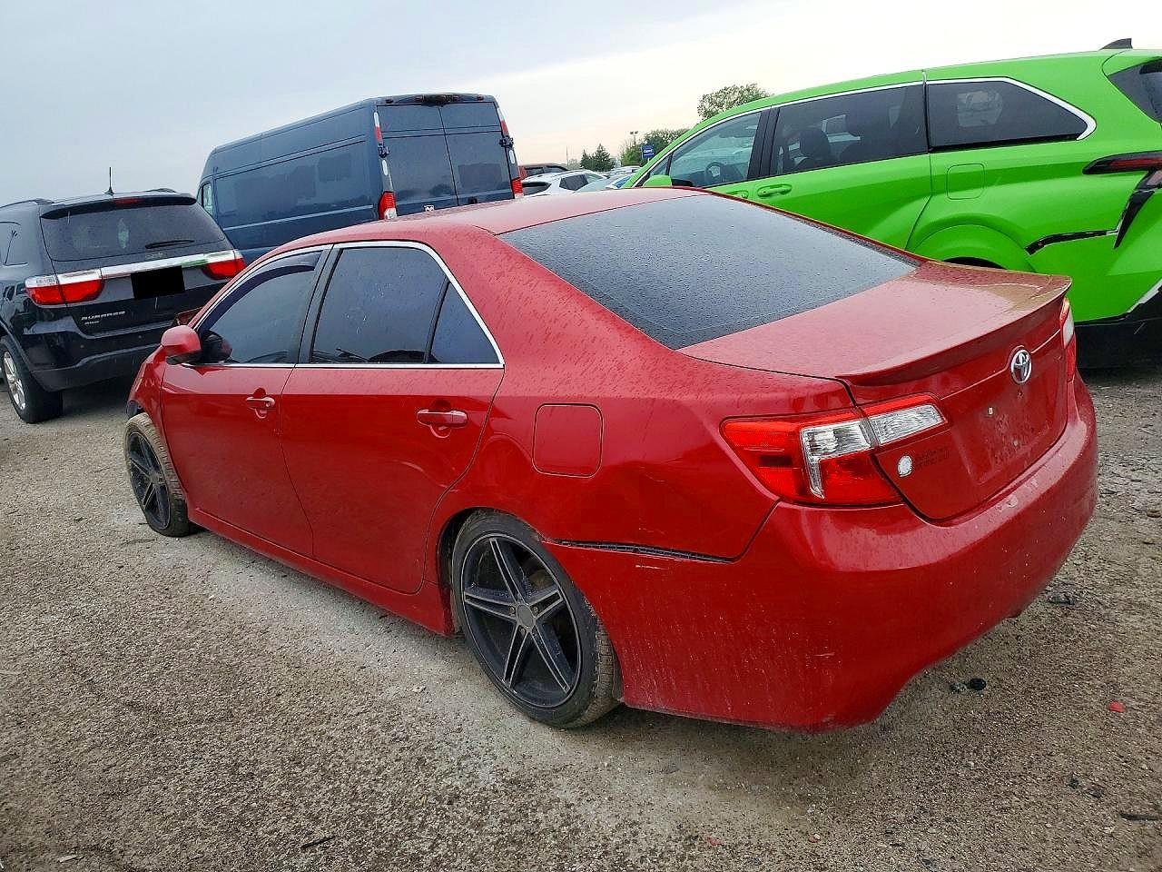2013 TOYOTA CAMRY SE photo 2