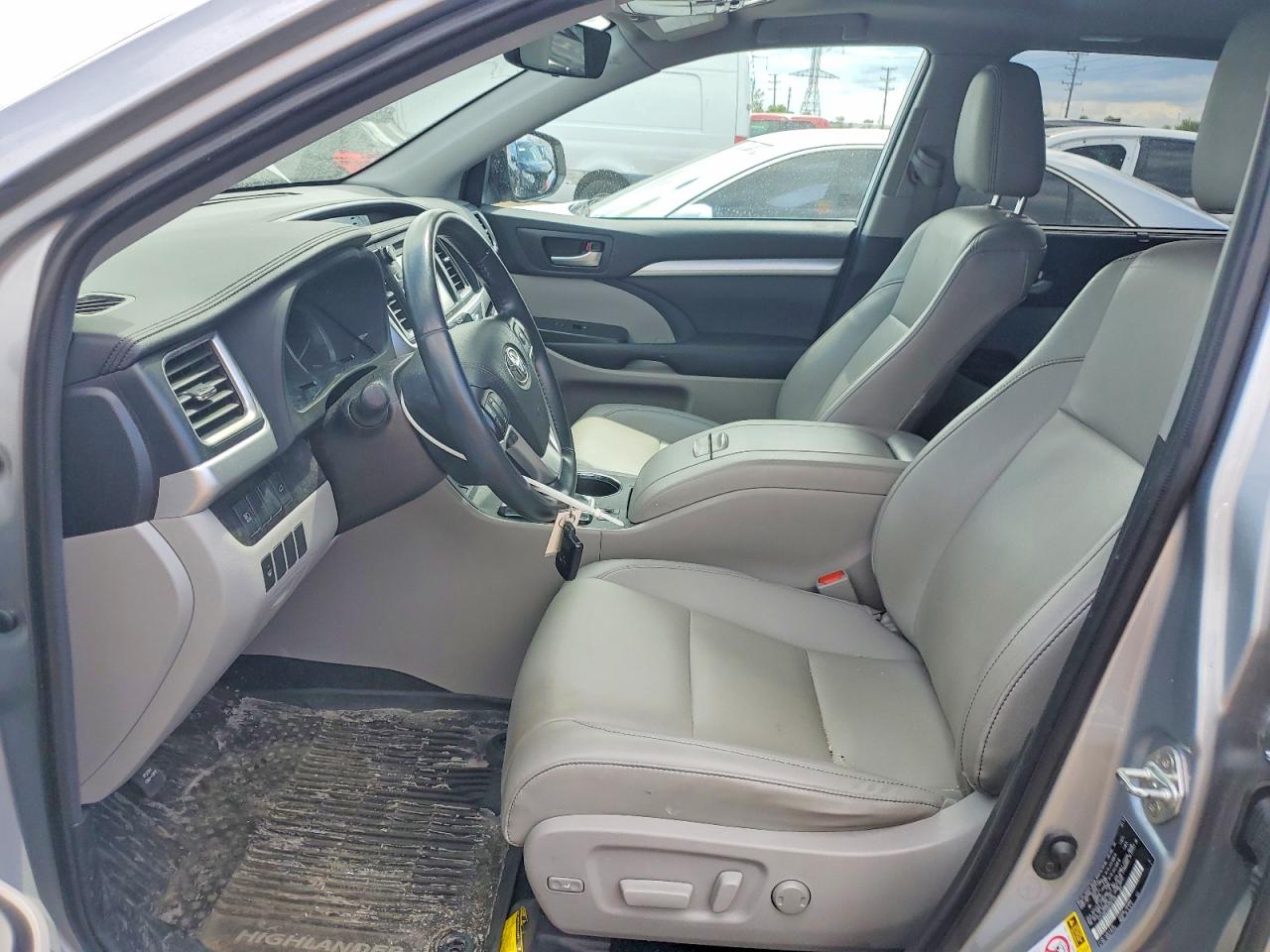 2019 TOYOTA HIGHLANDER HYBRID XLE photo 19