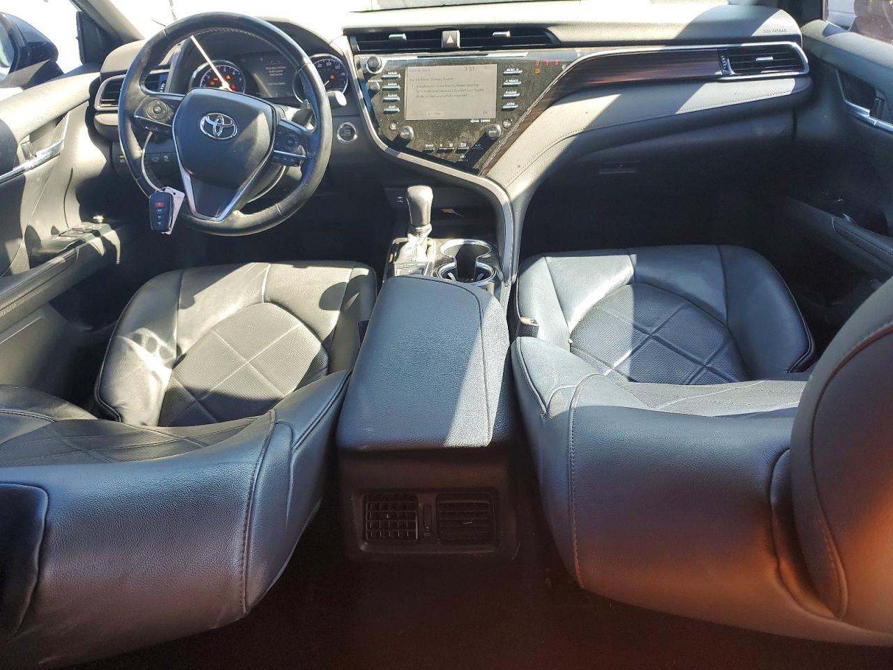 2019 TOYOTA CAMRY XLE photo 8