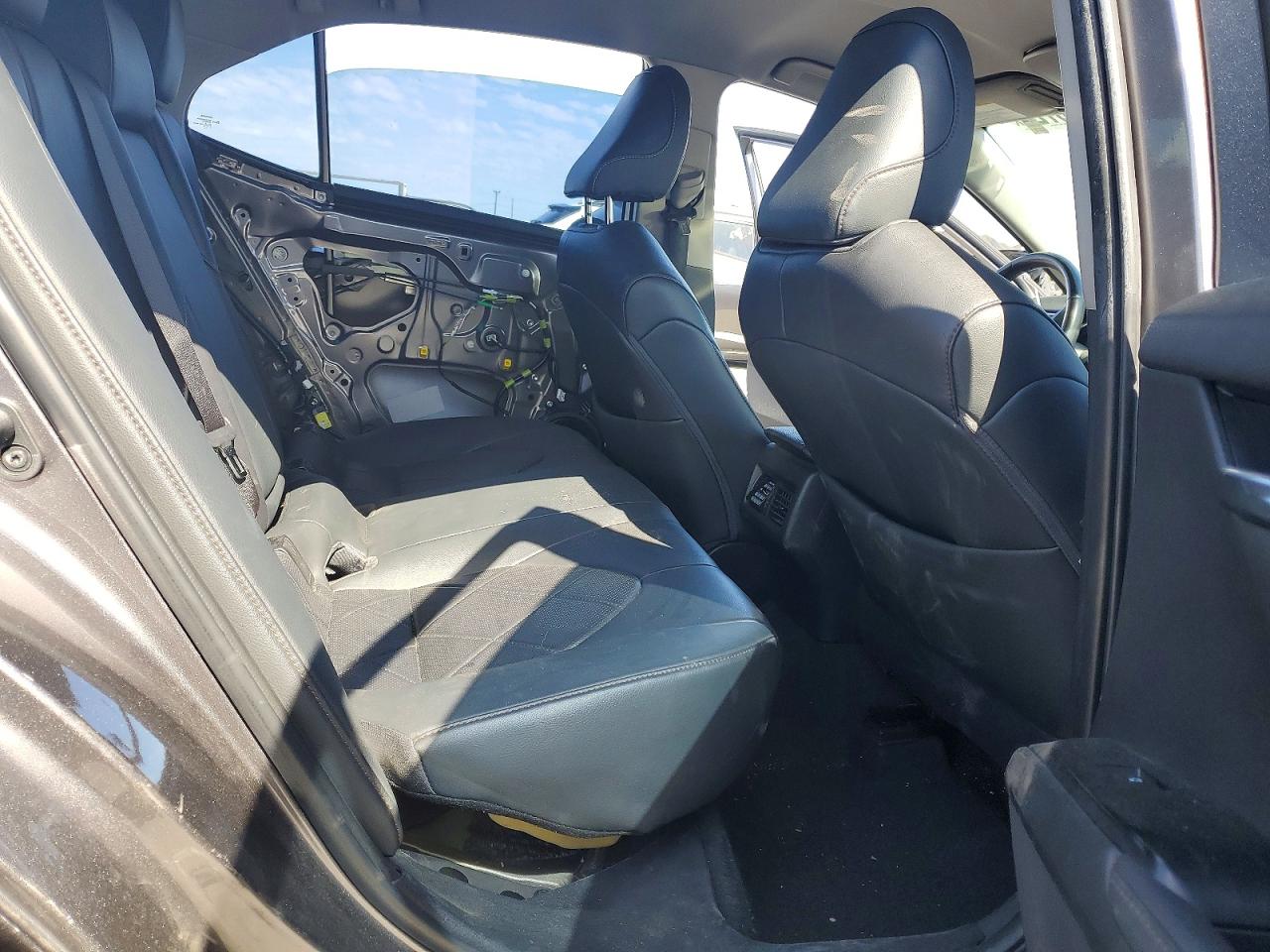2019 TOYOTA CAMRY XLE photo 10