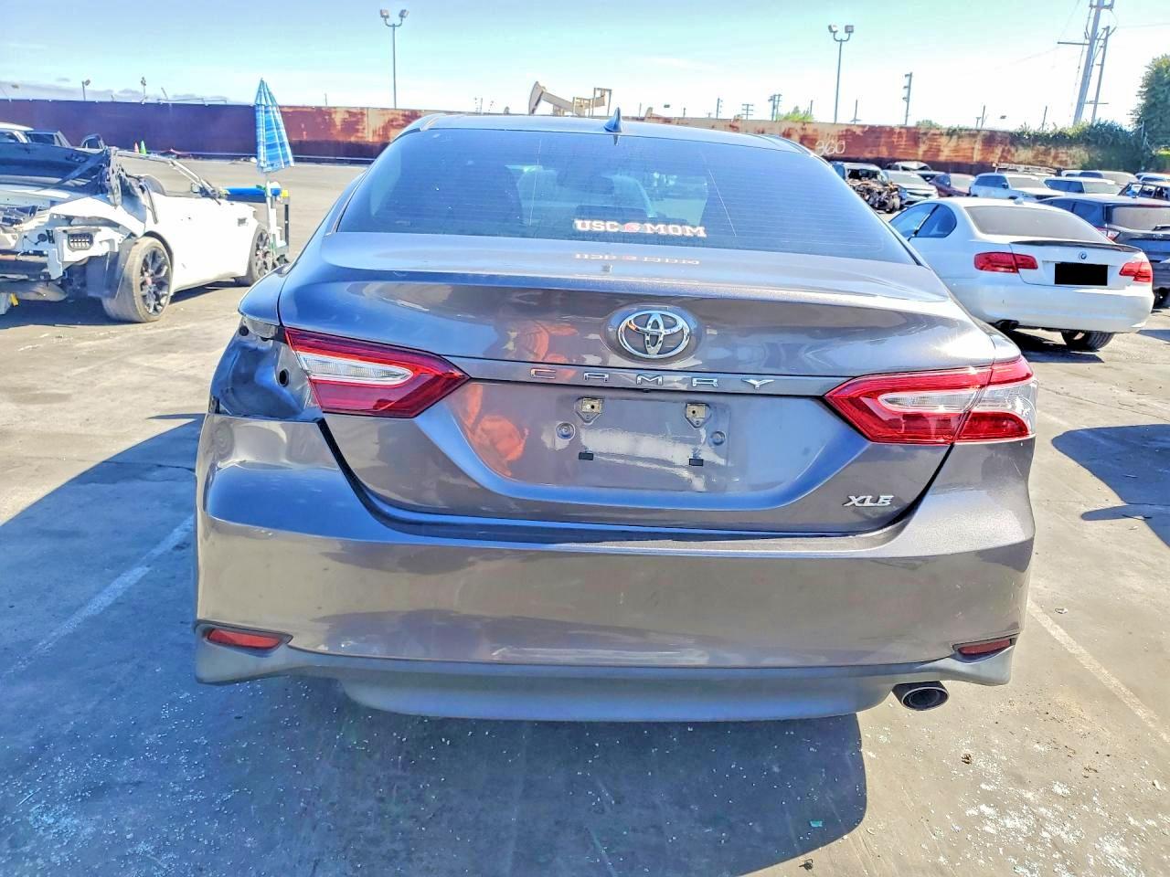 2019 TOYOTA CAMRY XLE photo 6