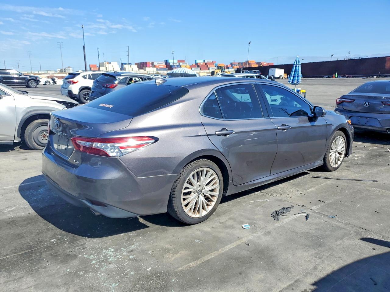 2019 TOYOTA CAMRY XLE photo 3