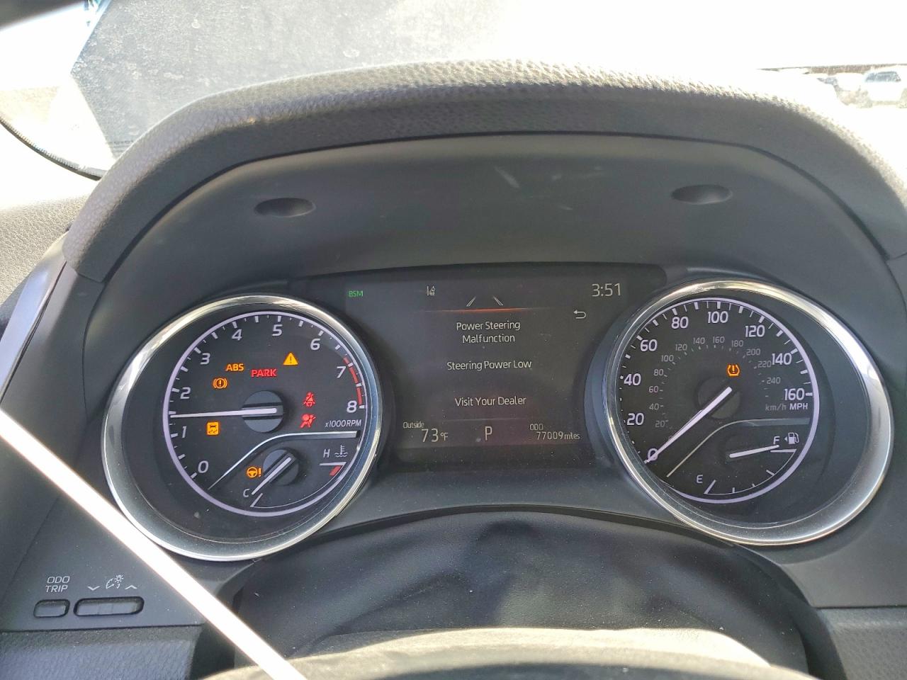 2019 TOYOTA CAMRY XLE photo 9