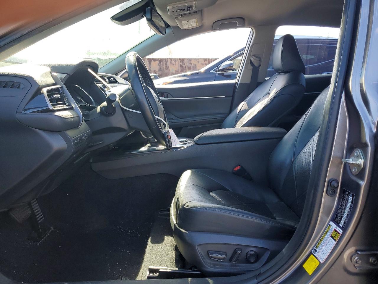 2019 TOYOTA CAMRY XLE photo 7