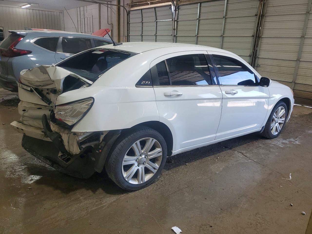 2013 CHRYSLER 200 TOURING photo 5