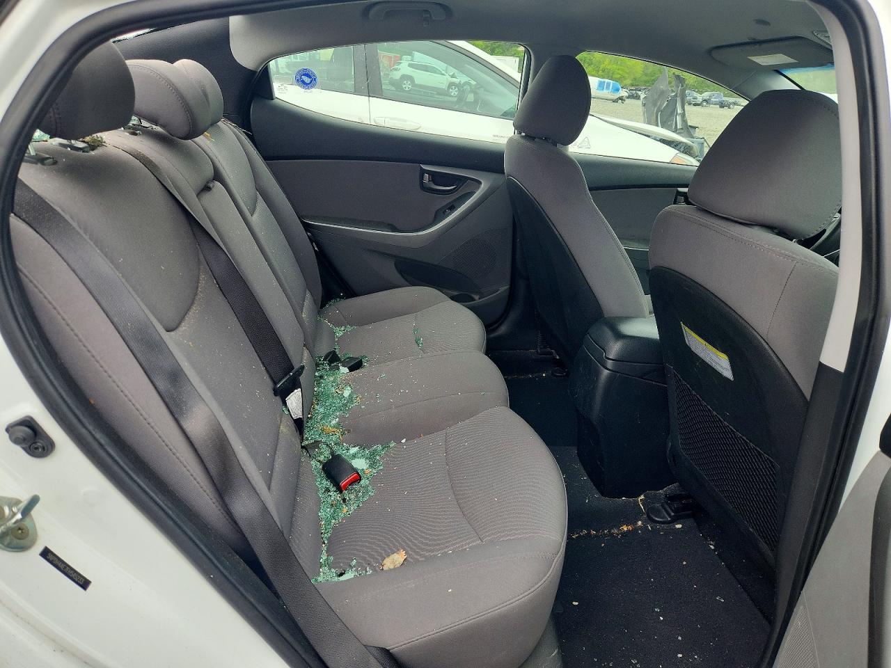 2015 HYUNDAI ELANTRA SE photo 28