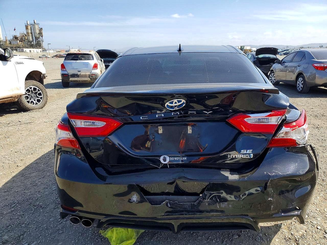 2020 TOYOTA CAMRY SE photo 11