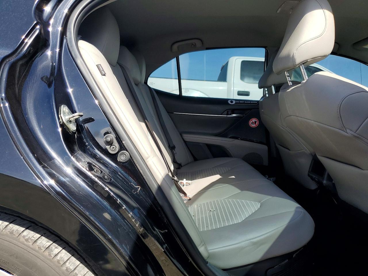 2020 TOYOTA CAMRY SE photo 19