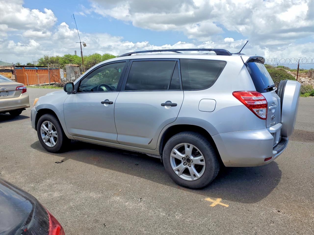 2012 TOYOTA RAV4 BASE photo 2