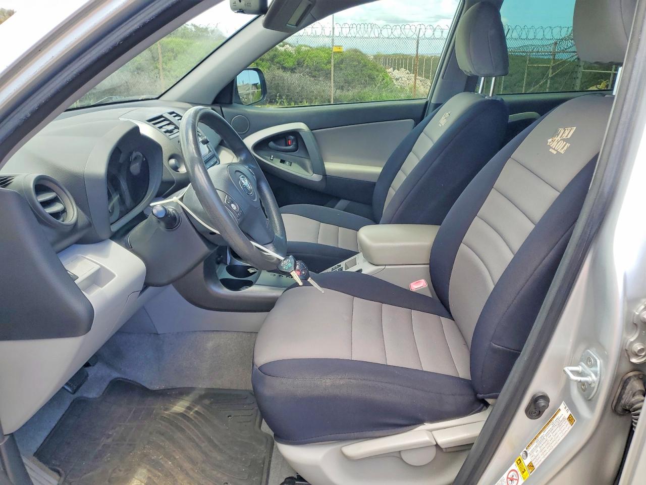 2012 TOYOTA RAV4 BASE photo 7