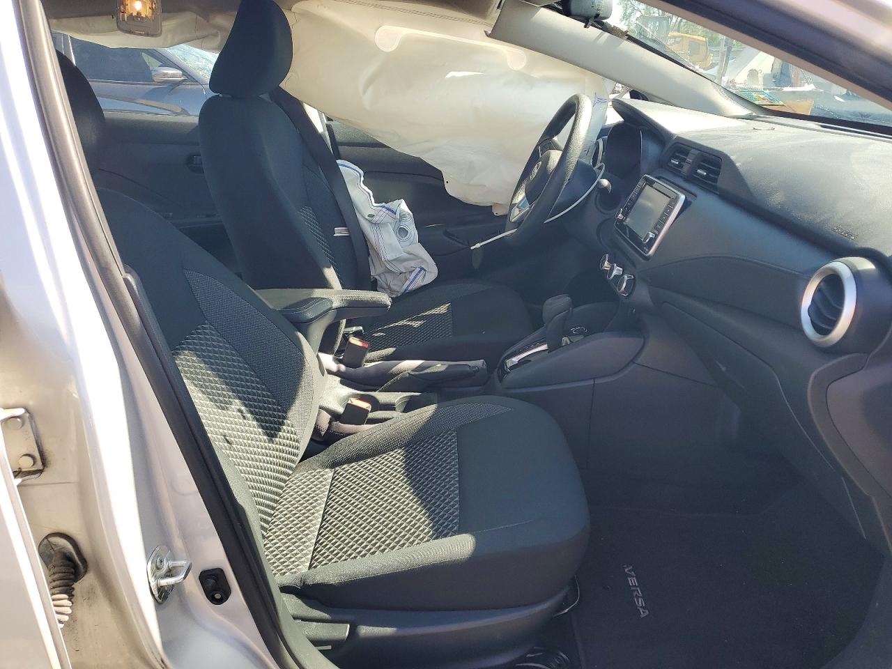 2020 NISSAN VERSA S photo 19