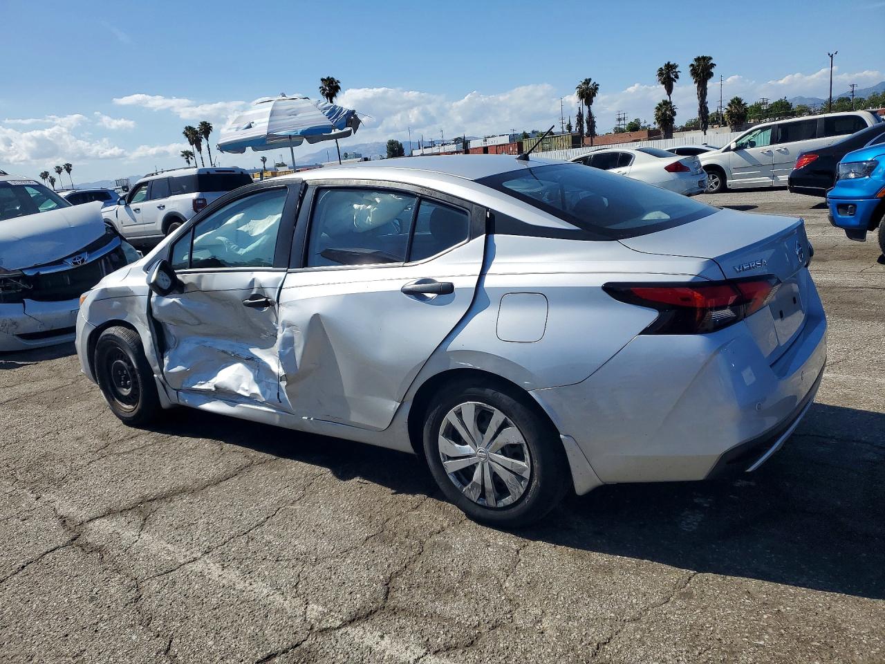 2020 NISSAN VERSA S photo 4
