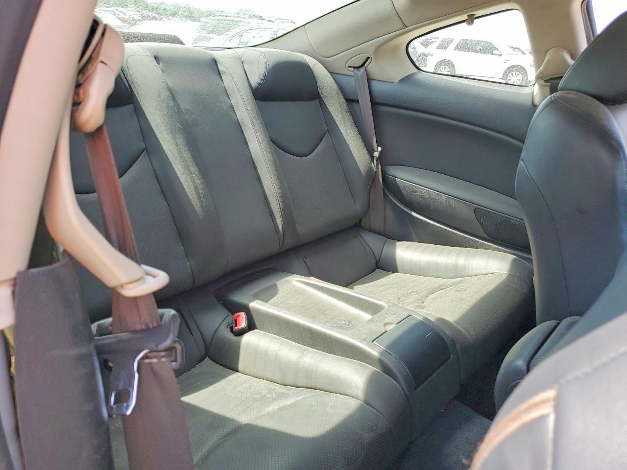 2010 INFINITI G37 photo 19