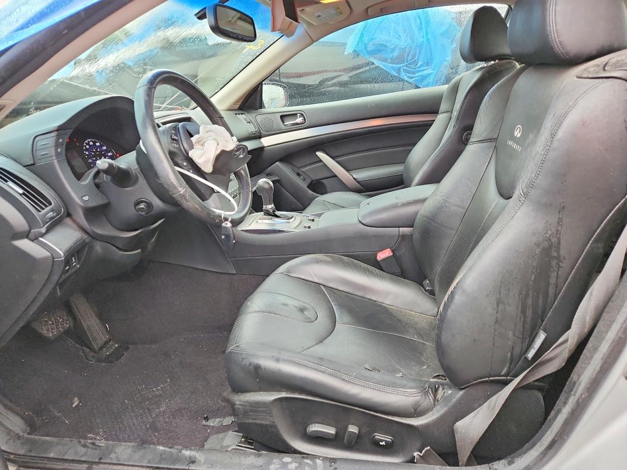 2010 INFINITI G37 photo 13