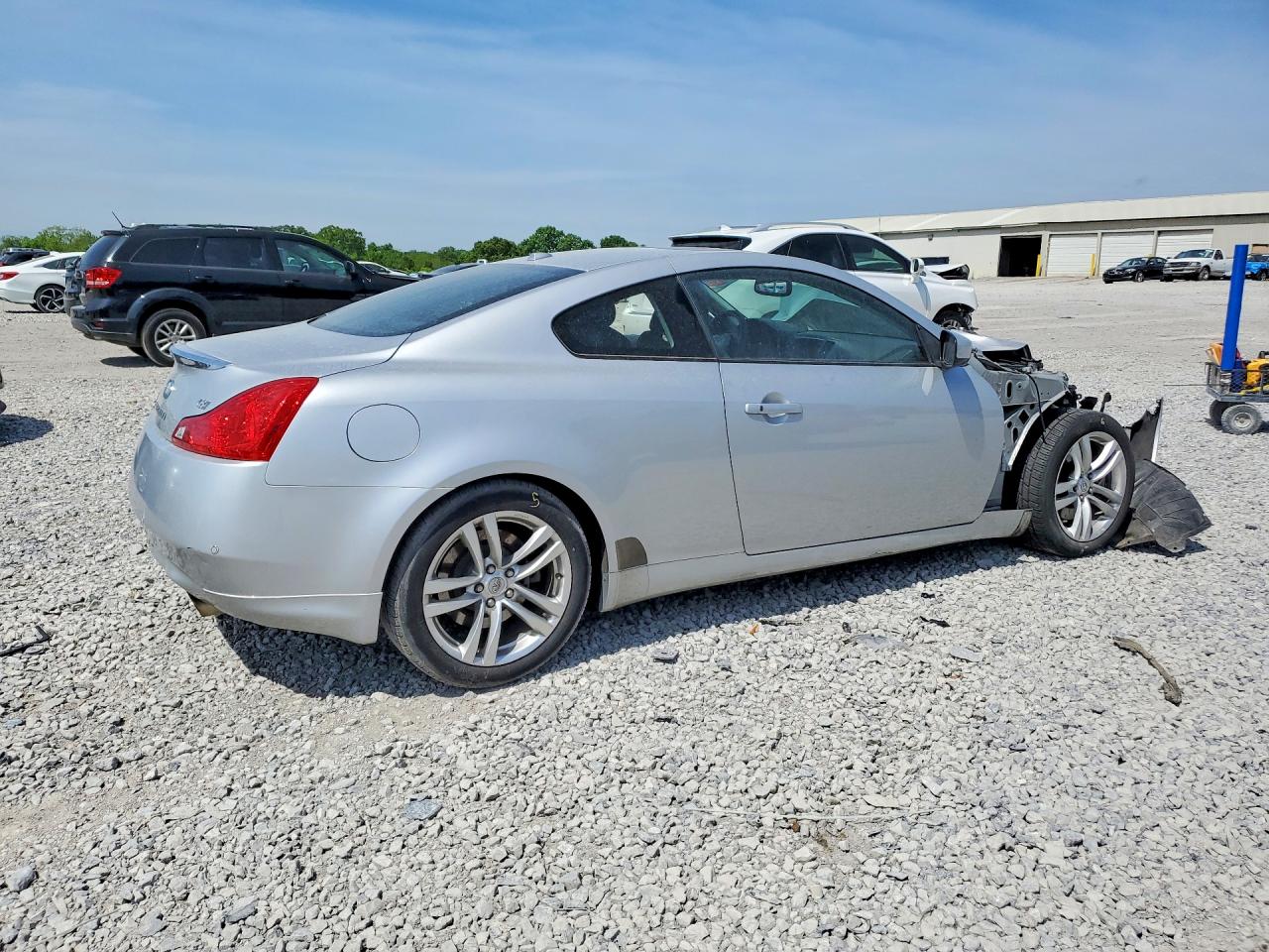 2010 INFINITI G37 photo 5