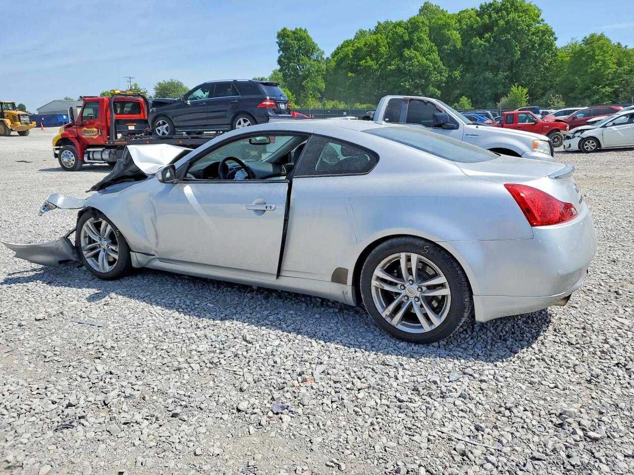2010 INFINITI G37 photo 3