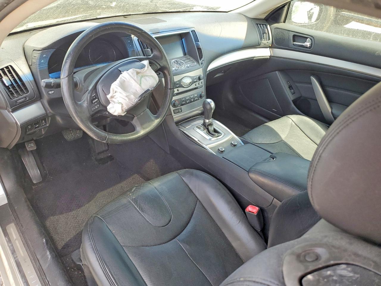 2010 INFINITI G37 photo 15
