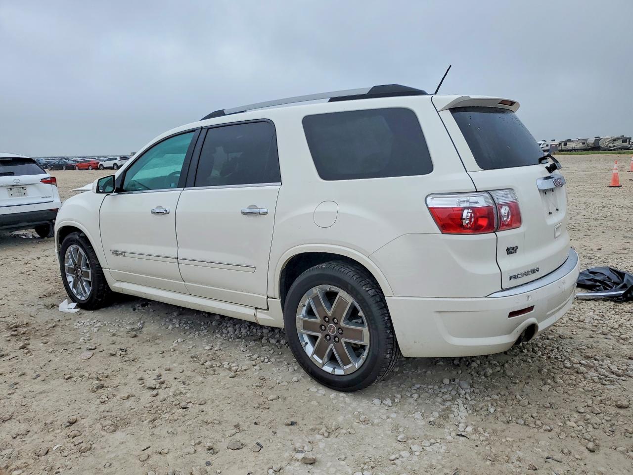 2011 GMC ACADIA DENALI photo 4