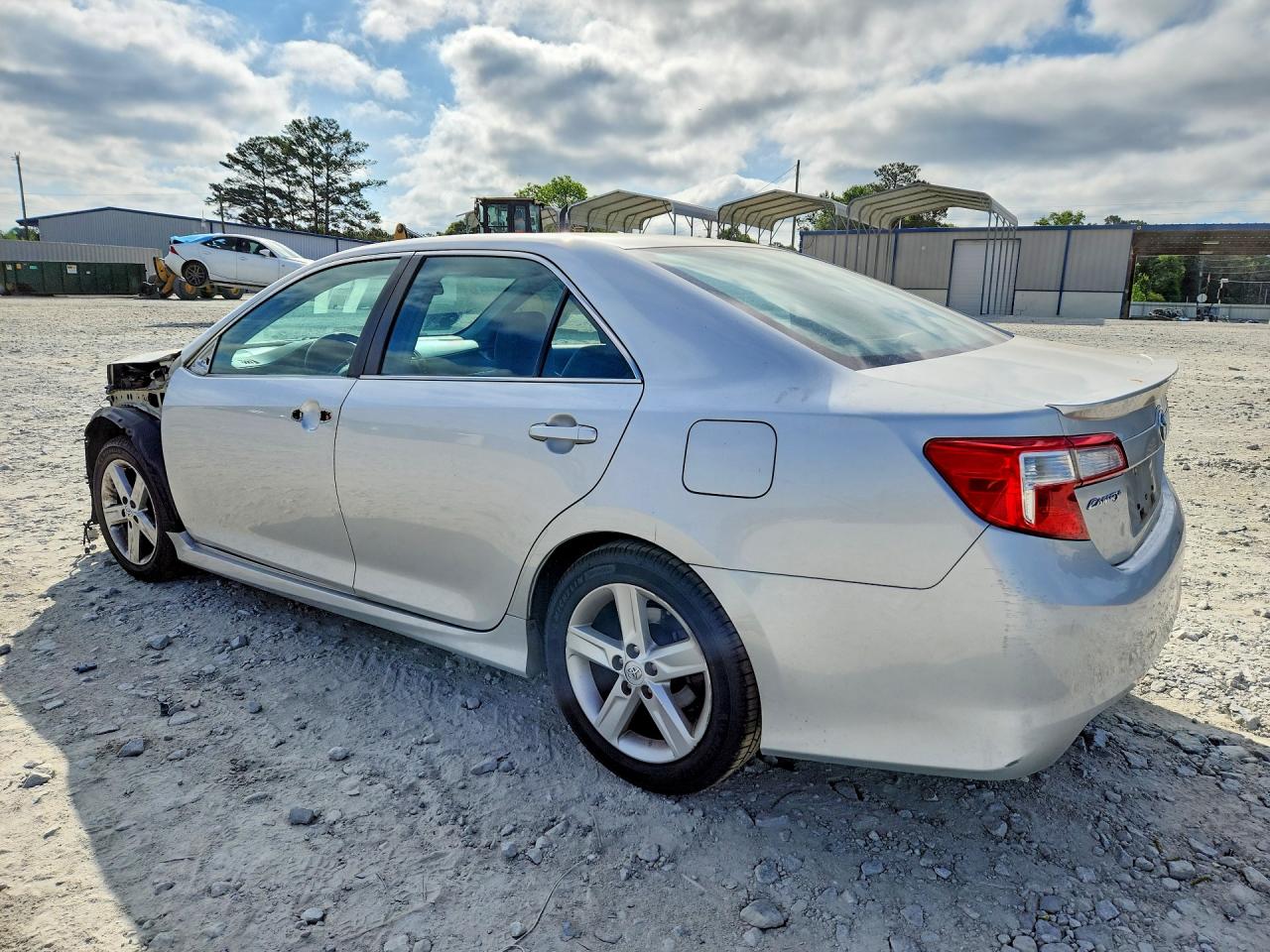 2014 TOYOTA CAMRY SE photo 3